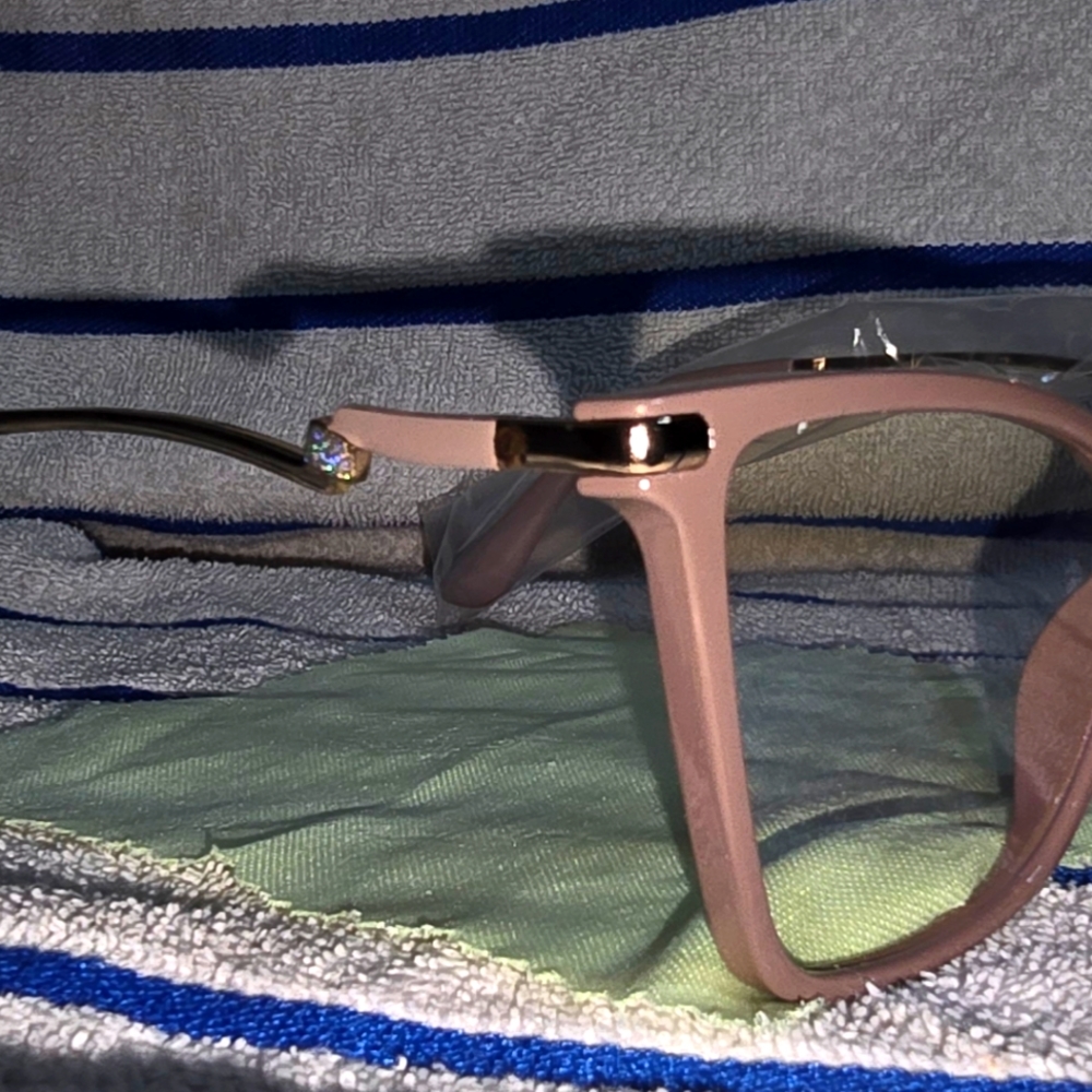 Glasses - Picture 12 of 15